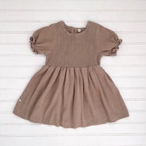 ANI OAK VGUC Neutral Minimalist Smocked Cap Sleeve Dress